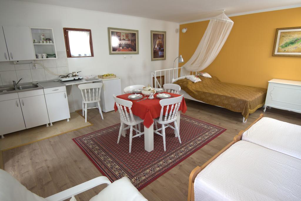 Apartment Honey And Milk Vrdnik Zewnętrze zdjęcie